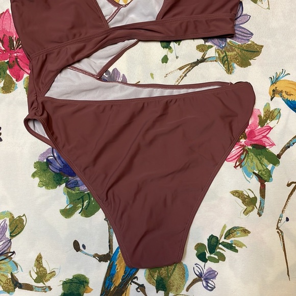 NWOT ladies bathing suit - Picture 5 of 8